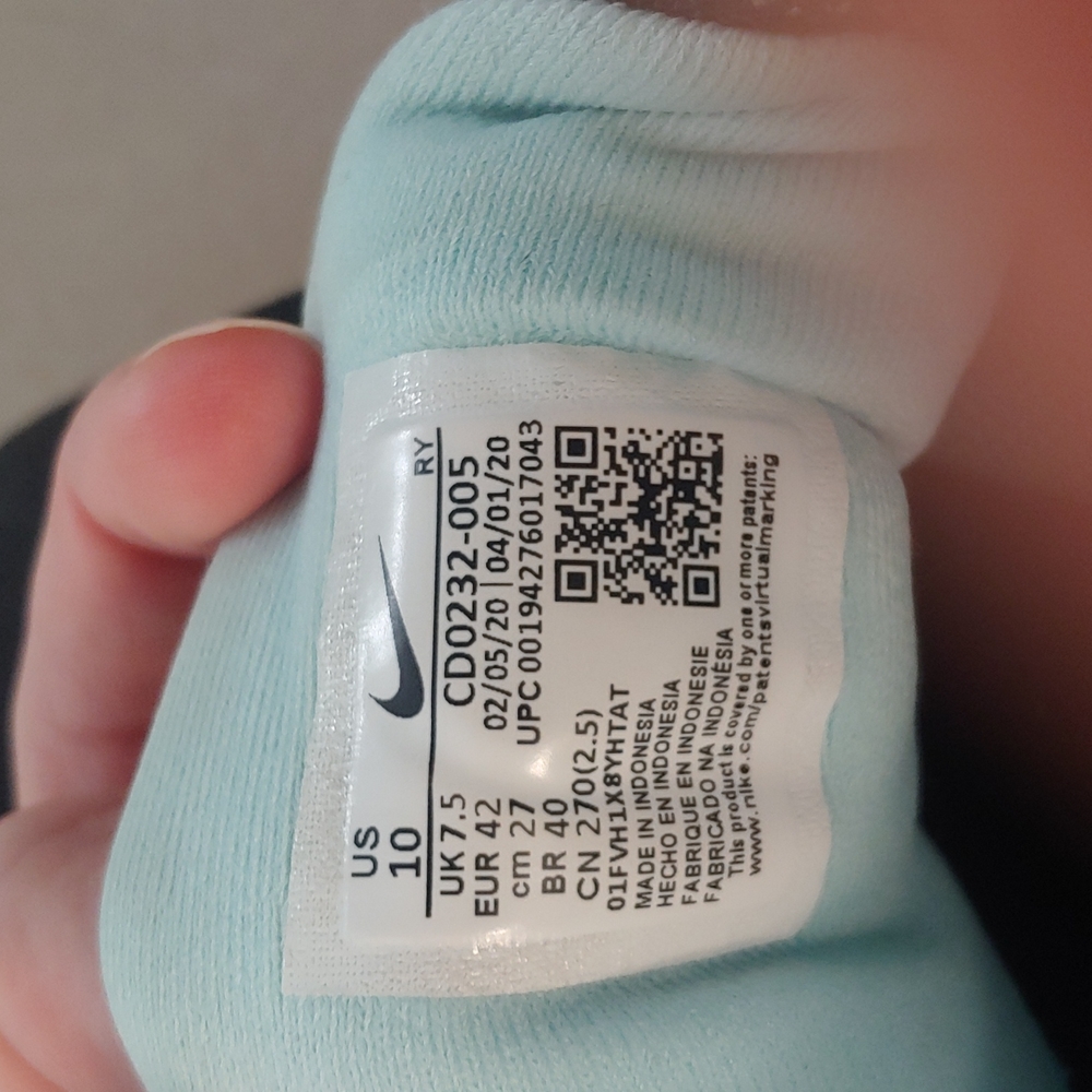 Nike women's size 10 tennis shoes